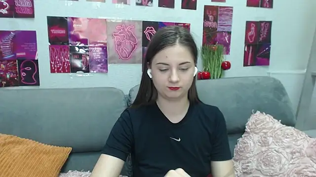 Snapshot of MilanaRoza chatting on April 24, 2026, 4:53 pm MilanaRoza online show from April 24, 2026, 4:53 pm