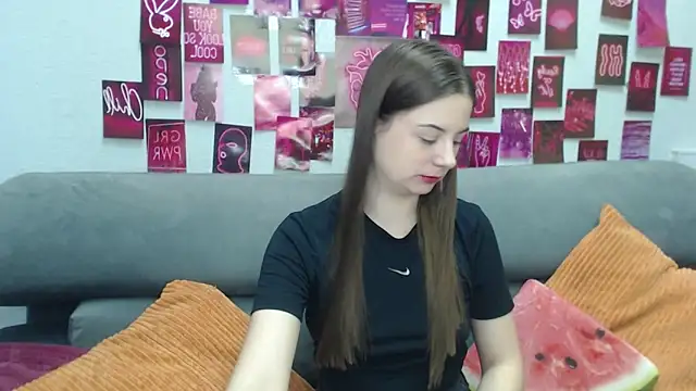 Snapshot of MilanaRoza chatting on March 27, 2026, 5:38 am MilanaRoza online show from March 27, 2026, 5:38 am