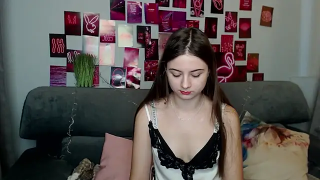 Snapshot of MilanaRoza chatting on September 21, 2025, 5:12 am MilanaRoza online show from September 21, 2025, 5:12 am