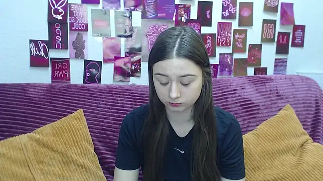 Snapshot of MilanaRoza chatting on March 15, 2026, 6:09 am MilanaRoza online show from March 15, 2026, 6:09 am