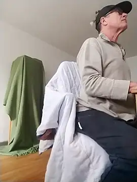 Snapshot of 25mitch chatting on November 16, 2025, 2:00 pm 25mitch online show from November 16, 2025, 2:00 pm