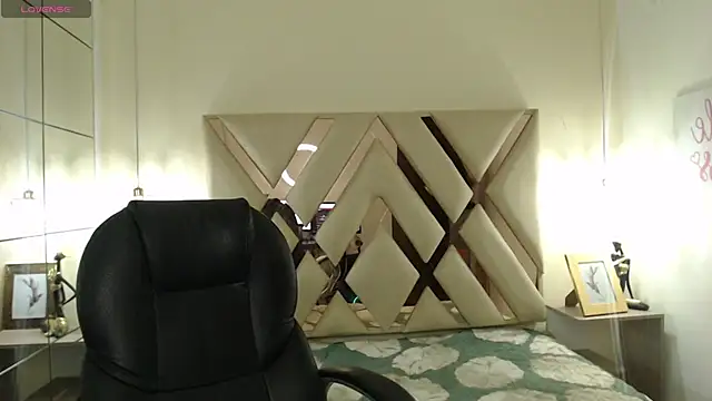 Snapshot of VanessaArdila_ chatting on February 24, 2025, 1:46 am VanessaArdila online show from February 24, 2025, 1:46 am