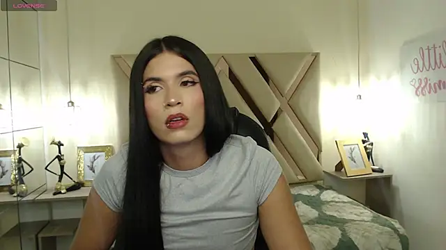 Snapshot of VanessaArdila_ chatting on March 1, 2025, 1:32 am VanessaArdila online show from March 1, 2025, 1:32 am