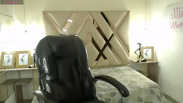 Snapshot of VanessaArdila_ chatting on January 9, 2025, 10:41 pm VanessaArdila online show from January 9, 2025, 10:41 pm