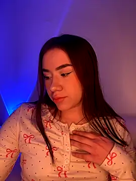 Snapshot of Im_Valen_Cute chatting on October 28, 2025, 3:18 am Im Valen Cute online show from October 28, 2025, 3:18 am