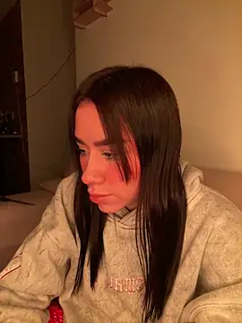 Snapshot of Im_Valen_Cute chatting on June 19, 2026, 3:34 am Im Valen Cute online show from June 19, 2026, 3:34 am