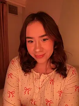 Snapshot of Im_Valen_Cute chatting on October 18, 2025, 2:46 am Im Valen Cute online show from October 18, 2025, 2:46 am