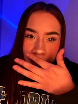 Snapshot of Im_Valen_Cute chatting on October 25, 2025, 4:22 am Im Valen Cute online show from October 25, 2025, 4:22 am