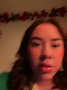 Snapshot of Im_Valen_Cute chatting on July 3, 2026, 3:46 am Im Valen Cute online show from July 3, 2026, 3:46 am