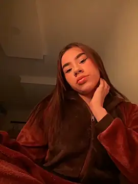 Snapshot of Im_Valen_Cute chatting on September 11, 2025, 3:39 am Im Valen Cute online show from September 11, 2025, 3:39 am