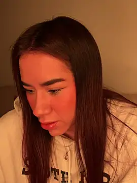 Snapshot of Im_Valen_Cute chatting on May 22, 2026, 2:42 am Im Valen Cute online show from May 22, 2026, 2:42 am
