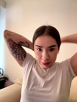 Snapshot of Im_Valen_Cute chatting on November 10, 2025, 6:24 pm Im Valen Cute online show from November 10, 2025, 6:24 pm