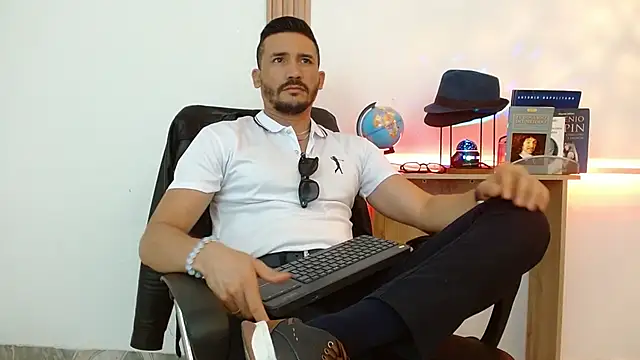 Reiko 85  online show from November 29, 2025, 7:25 pm