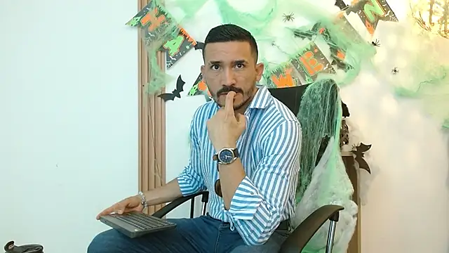 Snapshot of Reiko_85_ chatting on October 16, 2025, 2:36 pm Reiko 85 online show from October 16, 2025, 2:36 pm