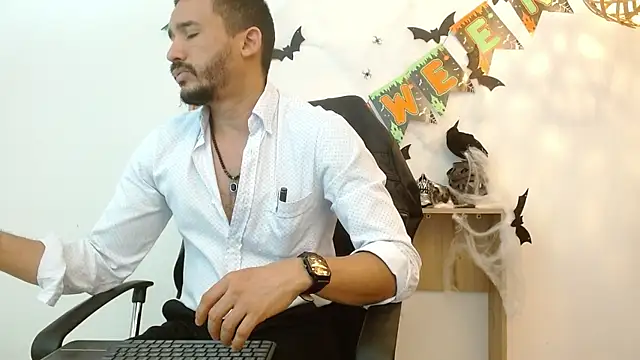 Snapshot of Reiko_85_ chatting on October 9, 2025, 7:14 pm Reiko 85 online show from October 9, 2025, 7:14 pm