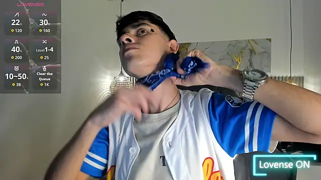 Snapshot of Dyla_n18 chatting on May 4, 2026, 8:22 pm Dyla n18 online show from May 4, 2026, 8:22 pm