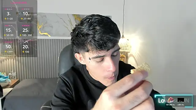 Snapshot of Dyla_n18 chatting on April 30, 2026, 8:05 pm Dyla n18 online show from April 30, 2026, 8:05 pm