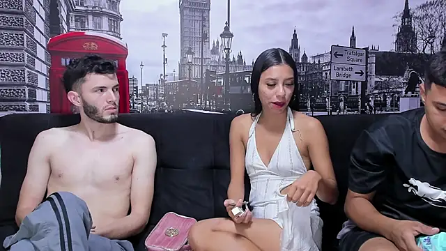 Snapshot of threesome_sexy_hot chatting on December 29, 2024, 11:07 am threesome sexy hot online show from December 29, 2024, 11:07 am