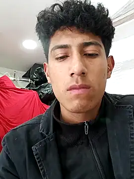 Snapshot of alexander32r chatting on November 13, 2025, 4:00 pm alexander32r online show from November 13, 2025, 4:00 pm