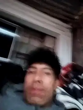 Snapshot of alexander32r chatting on April 5, 2026, 8:37 pm alexander32r online show from April 5, 2026, 8:37 pm