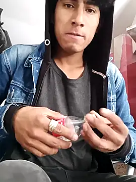 Snapshot of alexander32r chatting on September 22, 2025, 5:08 pm alexander32r online show from September 22, 2025, 5:08 pm