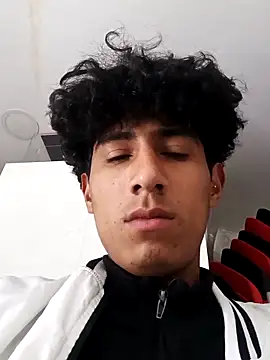 Snapshot of alexander32r chatting on September 11, 2025, 3:56 pm alexander32r online show from September 11, 2025, 3:56 pm