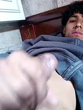 Snapshot of alexander32r chatting on September 21, 2025, 3:06 pm alexander32r online show from September 21, 2025, 3:06 pm