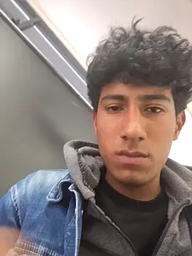 Snapshot of alexander32r chatting on December 19, 2025, 4:53 pm alexander32r online show from December 19, 2025, 4:53 pm