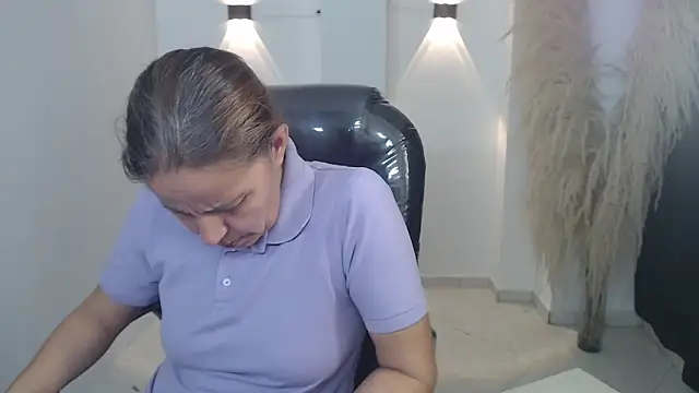 Snapshot of Milf_karlye chatting on December 22, 2025, 2:33 am Milf karlye online show from December 22, 2025, 2:33 am