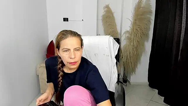 Milf karlye online show from March 15, 2026, 4:08 am