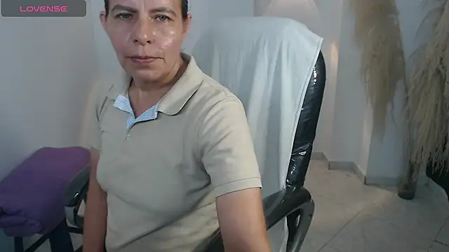 Snapshot of Milf_karlye chatting on December 1, 2025, 3:07 am Milf karlye online show from December 1, 2025, 3:07 am