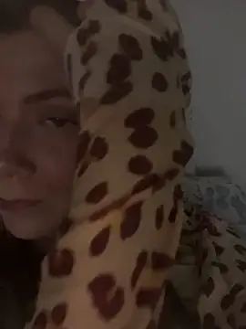 Snapshot of Mandispandis1 chatting on December 12, 2024, 4:21 pm Mandispandis1 online show from December 12, 2024, 4:21 pm