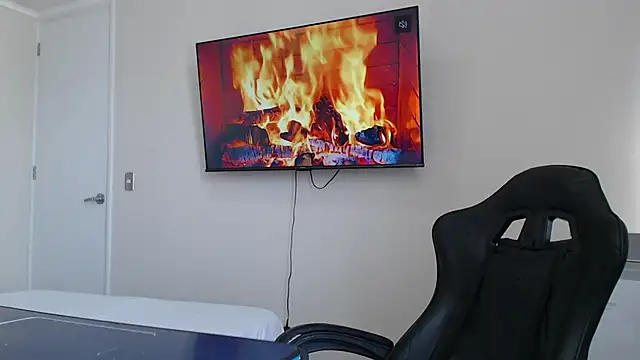 jonhklleyn online show from January 12, 2026, 6:58 pm