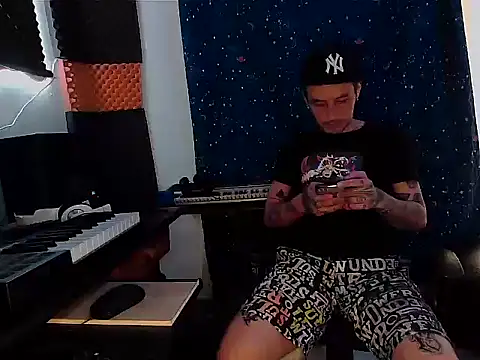 patrik tattoo  online show from February 5, 2025, 10:22 pm