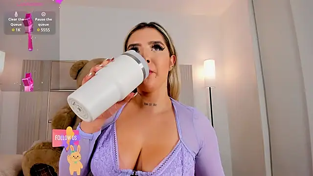 saraamiller  online show from February 22, 2025, 5:23 am