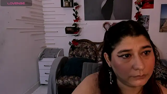 Snapshot of alinabozz1 chatting on December 23, 2024, 3:55 pm alinabozz1 online show from December 23, 2024, 3:55 pm