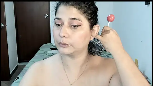 Snapshot of alinabozz1 chatting on July 11, 2026, 4:35 am alinabozz1 online show from July 11, 2026, 4:35 am
