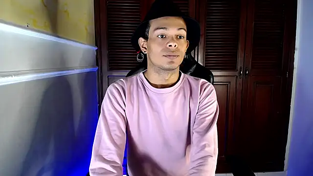 Snapshot of rose_Skinny_ chatting on October 8, 2025, 7:14 pm rose Skinny  online show from October 8, 2025, 7:14 pm