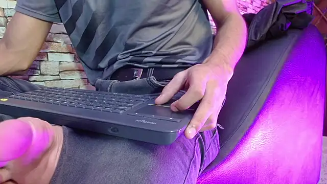 Snapshot of hares_mds chatting on December 17, 2025, 1:38 pm hares mds online show from December 17, 2025, 1:38 pm