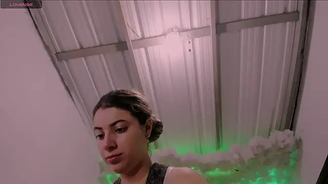 Lauu G online show from February 27, 2025, 2:25 am