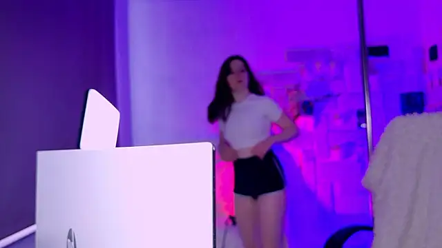 AnnTerry  online show from February 3, 2026, 8:19 am