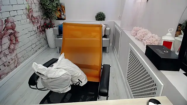 Cutie Asya online show from April 13, 2026, 4:27 am