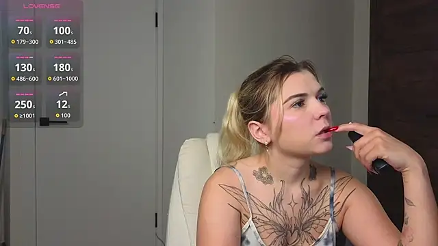 Snapshot of Kate_Legend chatting on July 18, 2026, 3:59 am Kate Legend online show from July 18, 2026, 3:59 am