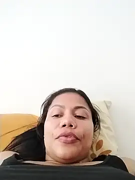 Snapshot of KarenGuzman_ chatting on November 11, 2025, 3:51 pm KarenGuzman online show from November 11, 2025, 3:51 pm