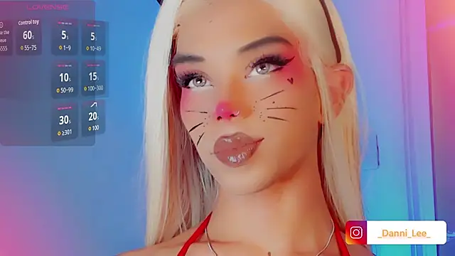 Snapshot of DanniLee_ chatting on October 31, 2025, 10:16 pm DanniLee online show from October 31, 2025, 10:16 pm