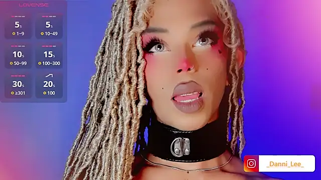 Snapshot of DanniLee_ chatting on October 25, 2025, 12:10 am DanniLee online show from October 25, 2025, 12:10 am