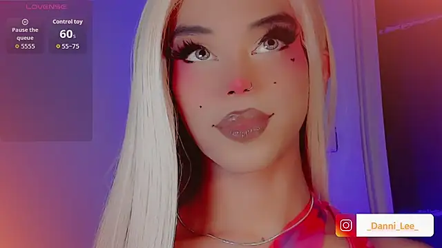 Snapshot of DanniLee_ chatting on December 2, 2025, 11:06 pm DanniLee online show from December 2, 2025, 11:06 pm