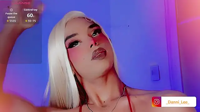 Snapshot of DanniLee_ chatting on November 24, 2025, 10:10 pm DanniLee online show from November 24, 2025, 10:10 pm