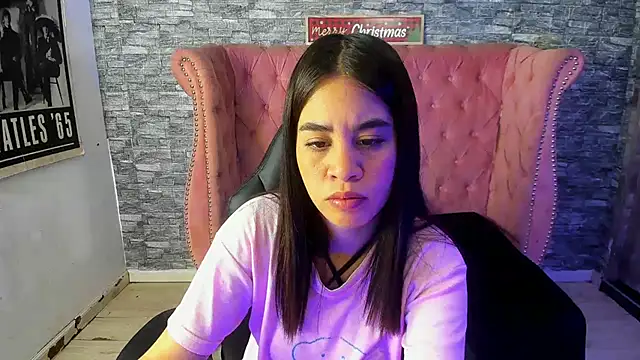 Snapshot of Mila_Scott chatting on December 17, 2024, 4:12 am Mila Scott online show from December 17, 2024, 4:12 am