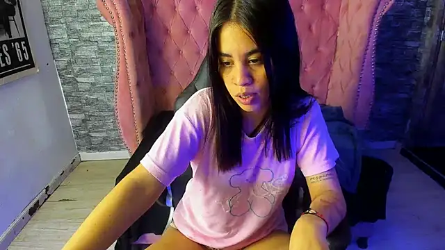 Snapshot of Mila_Scott chatting on December 17, 2024, 8:34 am Mila Scott online show from December 17, 2024, 8:34 am